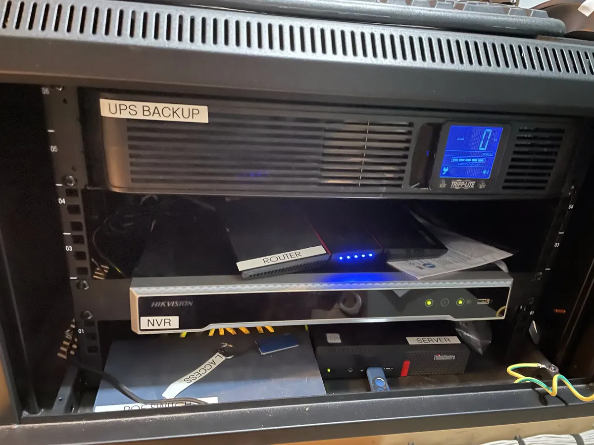 Network video recorder with UPS battery backup in a rack
